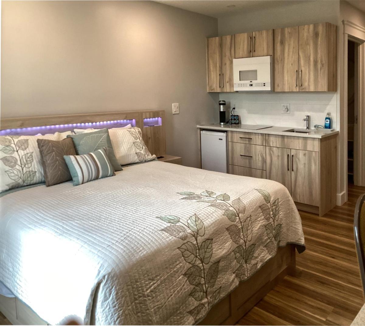 Lunenburg Arms Hotel Екстер'єр фото
